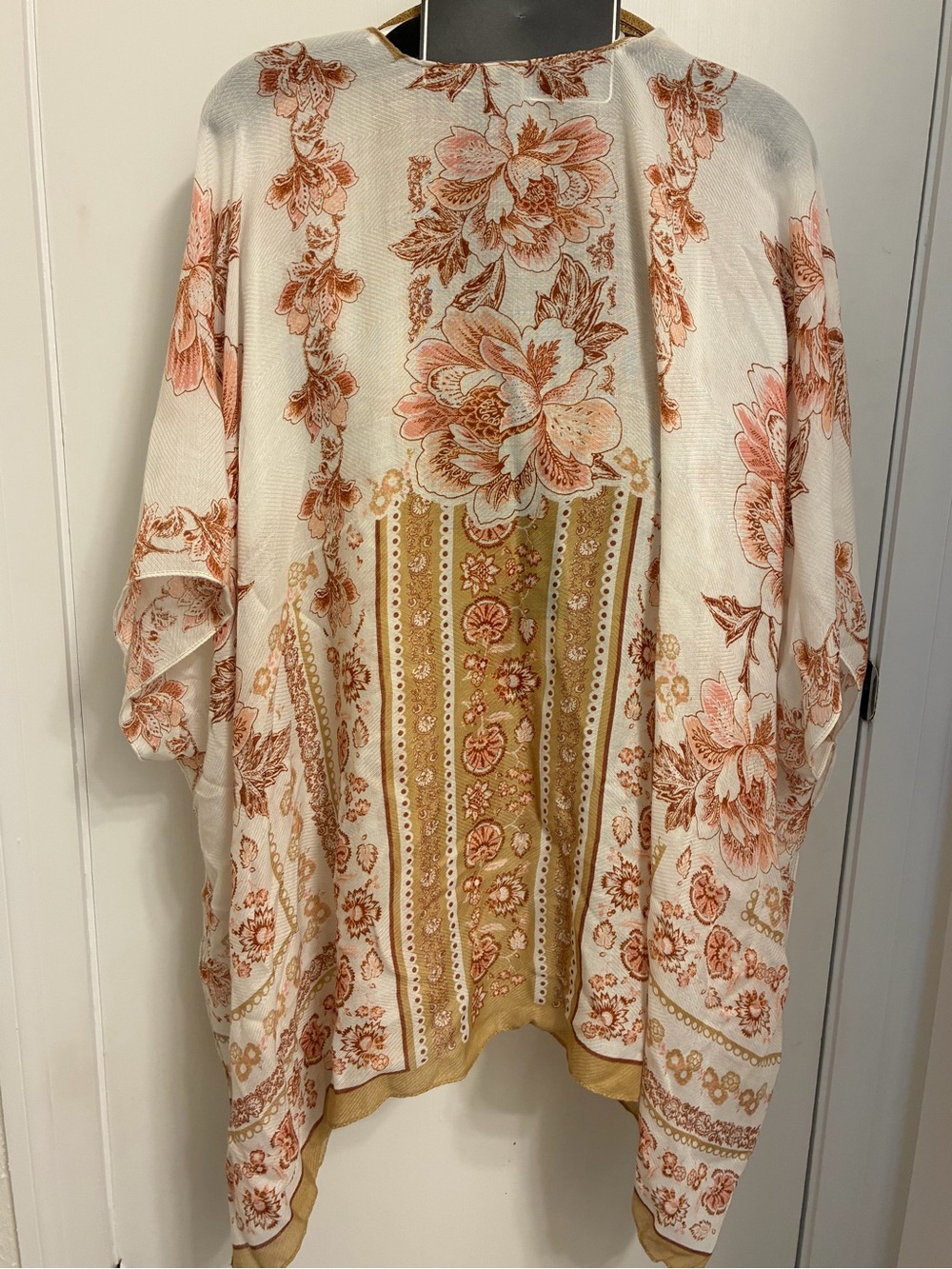 Vince Camuto Straw Sun Hat and Peach Floral Kimono Set. New With Tags. - Picture 5 of 6